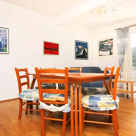 Appartement By The Sea - 4367 *